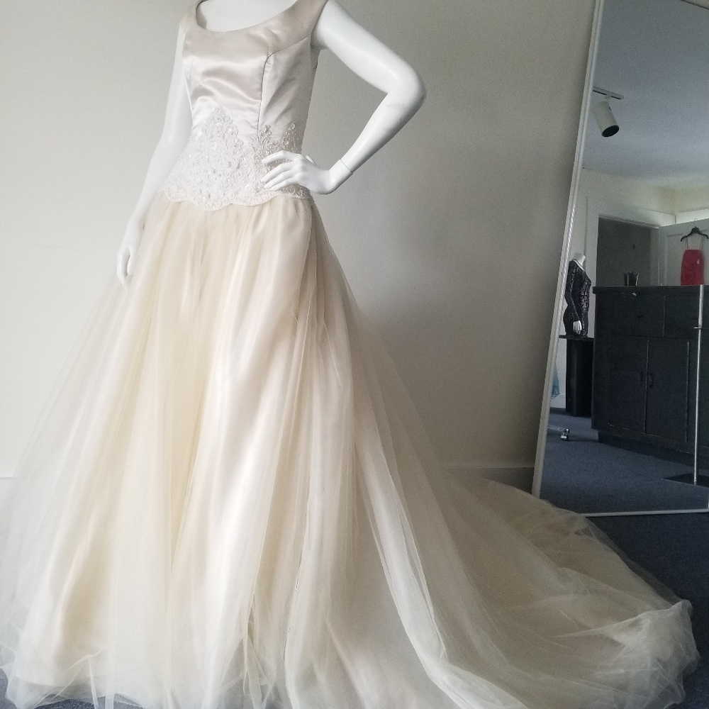 Sweetheart Gowns wedding dress